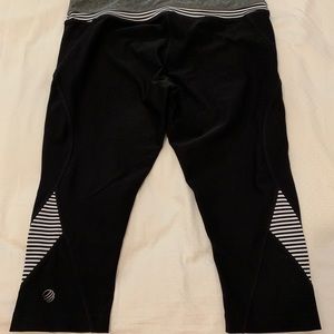 MPG Black and White Workout Capri